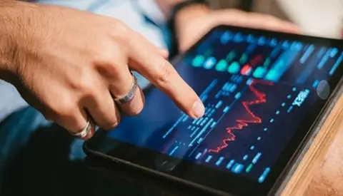 Beginilah Pengaruh Berita Bisnis Terhadap Keputusan Investasi